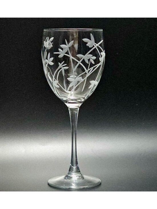 Cristal D'Arques Other - Cristal D'Arques Eleana Wine Glass 7.75" Vintage Crystal etched floral pattern